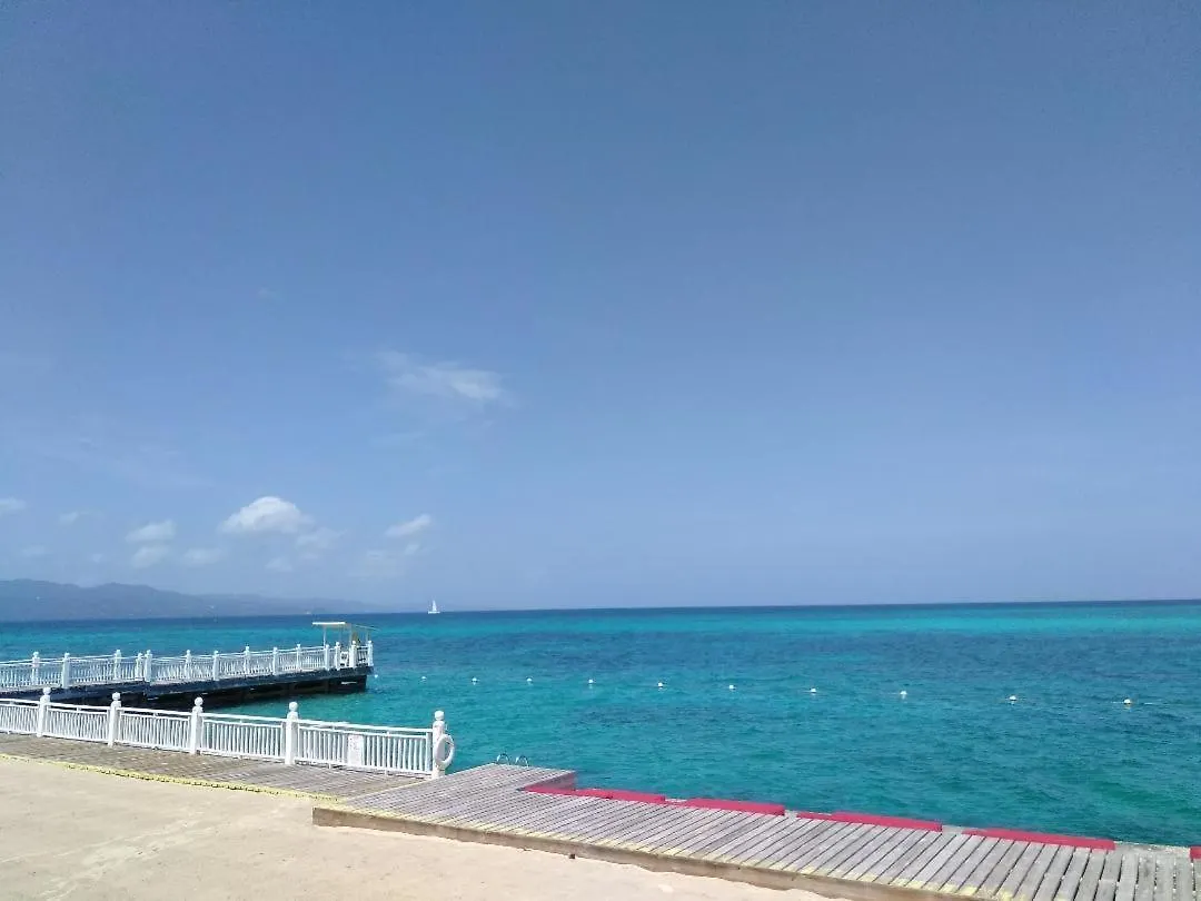 Villa Verde Jamaica - Oceanview Getaway, Gated & Secured Falmouth 0*,  Jamaica